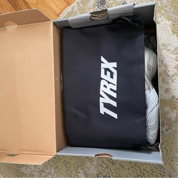 Brand New Balenciaga Tyrex Silver women’s sz eu 37 - Picture 3 of 7